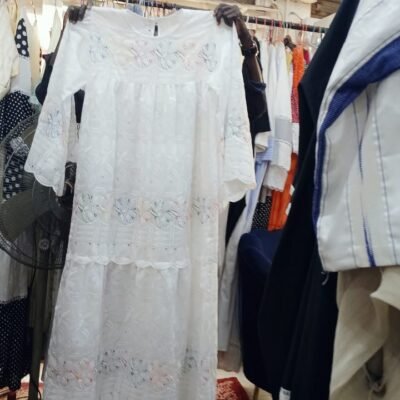 Robe blanche en cotonnade