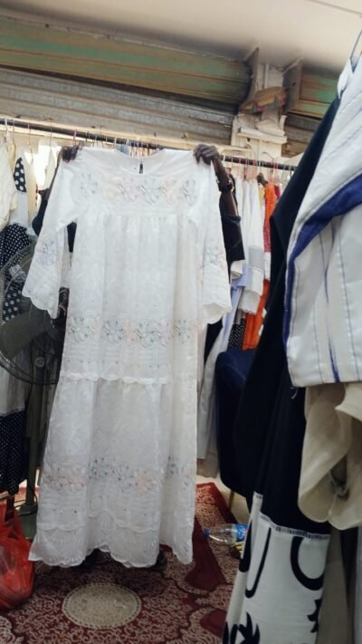 Robe blanche en cotonnade