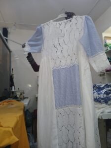 Robe en rayures et en dentelle coton